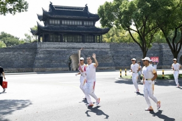 笑臉與熱情刷屏！這名火炬手是景興人！